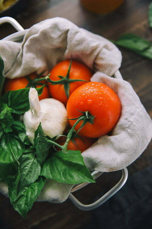 Garlic & Tomatoes for Italian Marinara Sauce